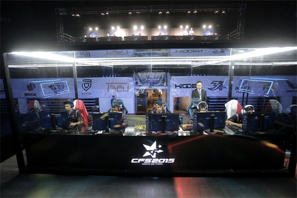 左吴：阵容在23日确认，24日， Scout 的经纪公司退出，紧急通知 Tian 寻找战队。