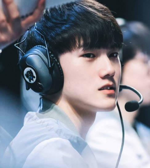 NEST小组赛Day7各小组积分：RW、SN、iG、西安WE进入四强