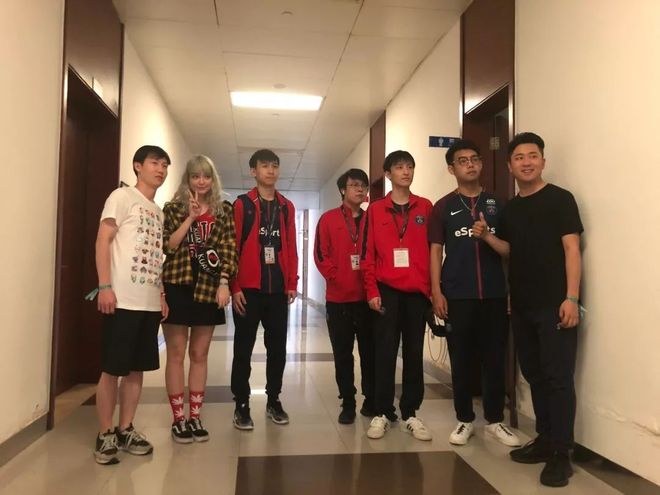 主播Trainwrecks开启了1,000个稀有 CS2 箱子，价值超过$100,000